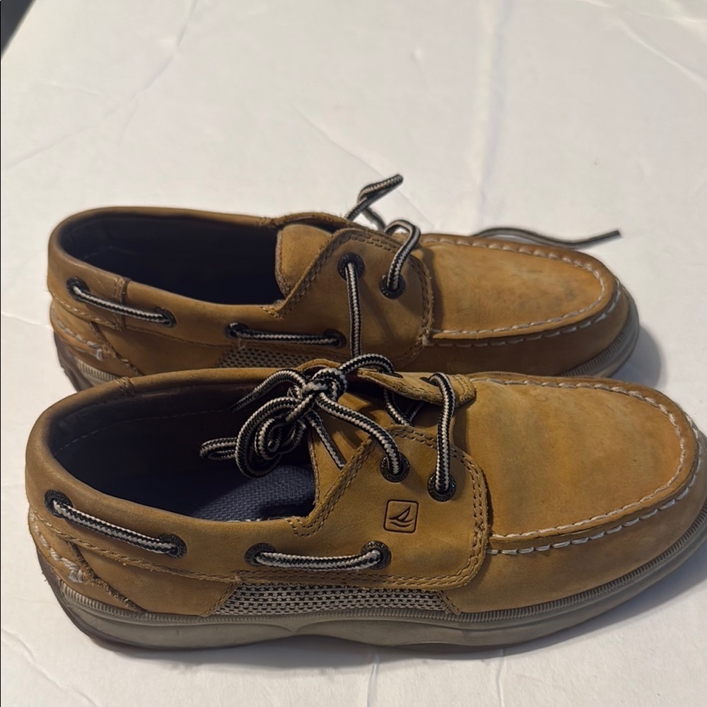 Sperry Tan Boat Shoes with Moccasin Toe and Leather Laces